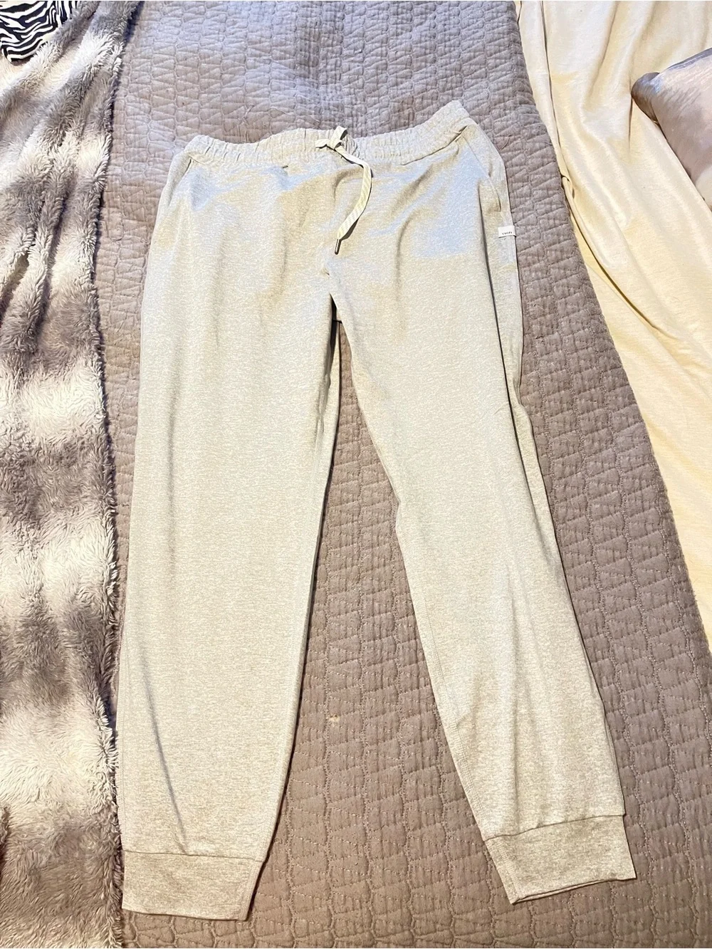Vuori Light Gray Men's Joggers - Drawstring Sweatpants